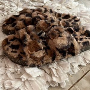 Unworn fluffy cheetah slides!